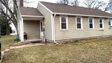 Building Photo - 1078 Kelly Dr