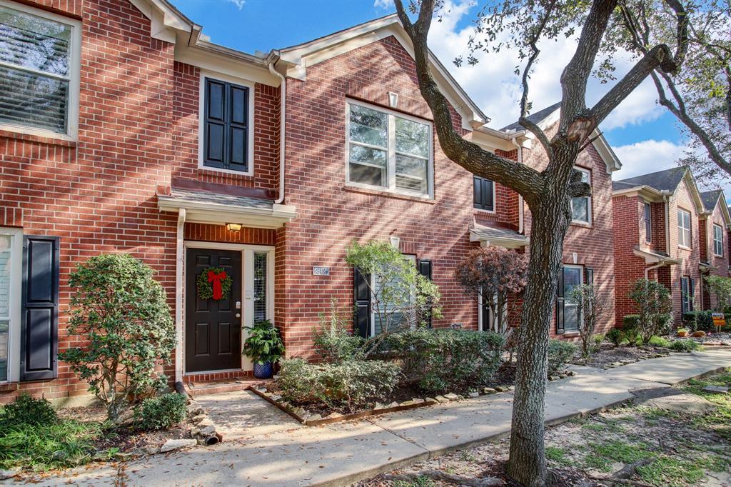 842 W Heights Hollow Ln, Houston, TX 77007 Condo for Rent in Houston