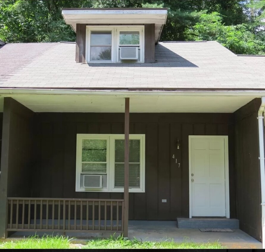 Front entrance - 417 N Country Club Dr