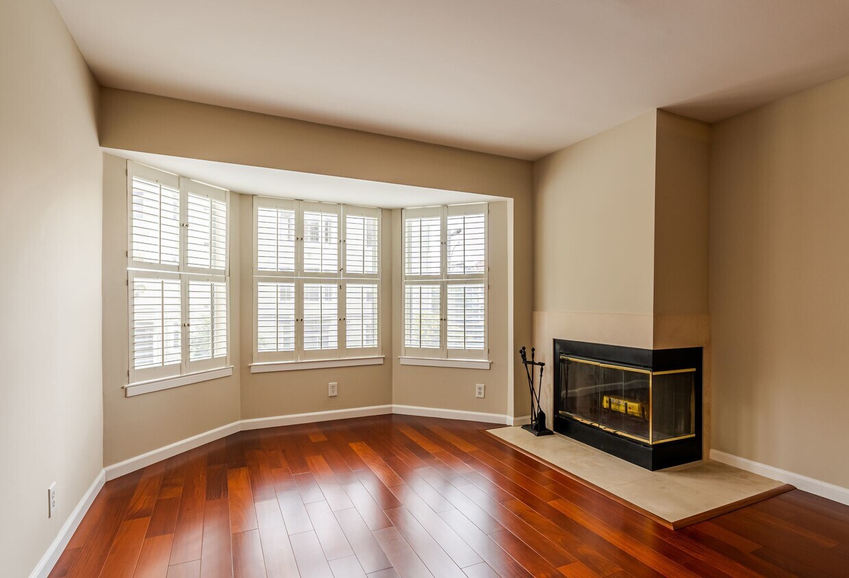 Primary Photo - 1380 Greenwich St