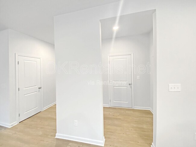 Building Photo - 273 Summerwood Ln