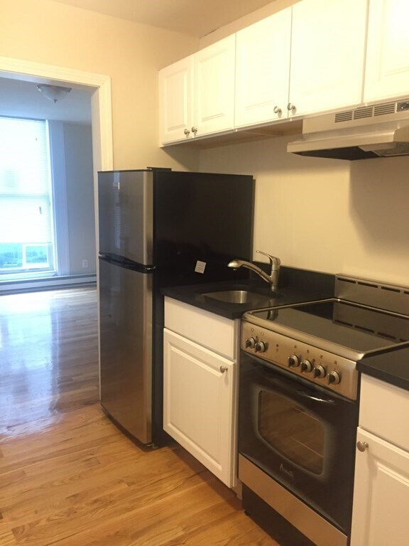 Building Photo - 506 E Broadway