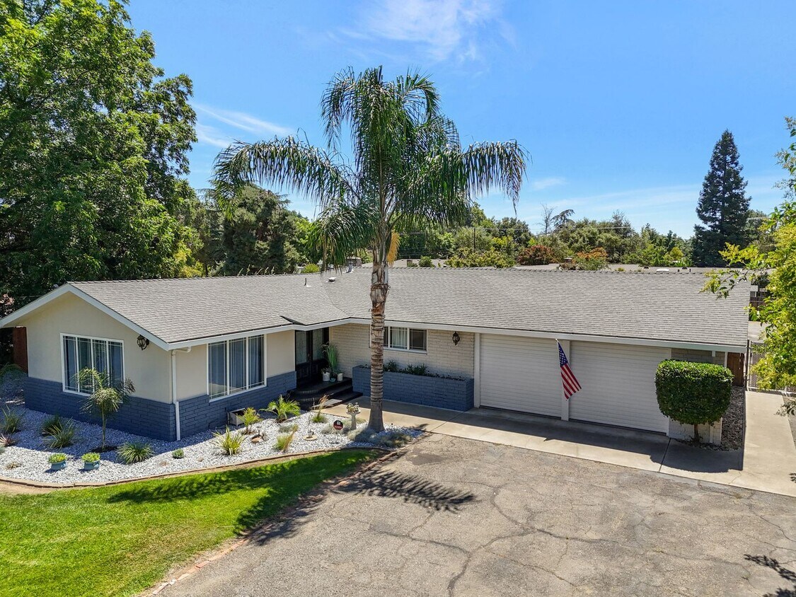 Foto principal - Modern Country Retreat on Half Acre in Gridley 3+ Bedrooms