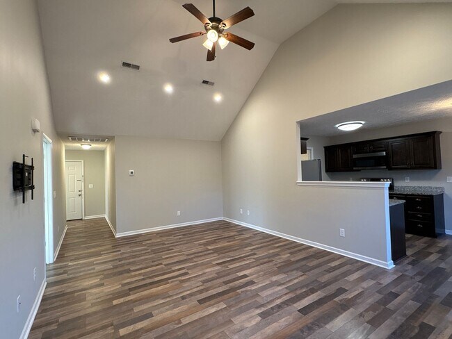Foto del edificio - Beautiful Home in Woodridge Estates..