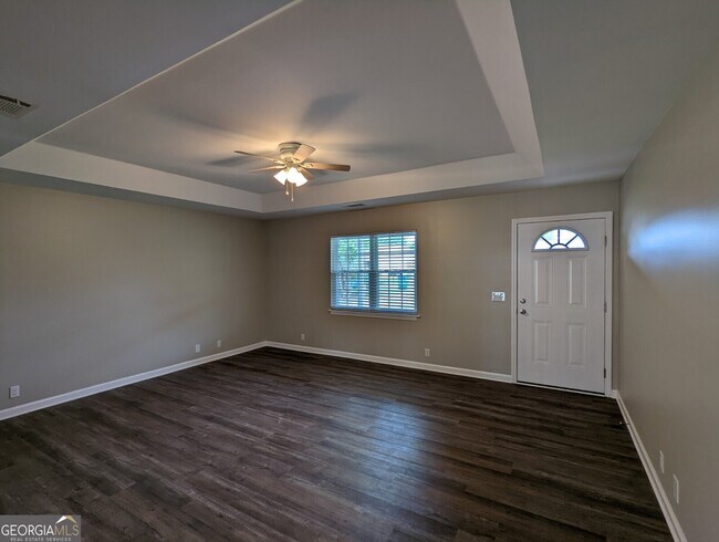 Building Photo - 38 Walnut Way
