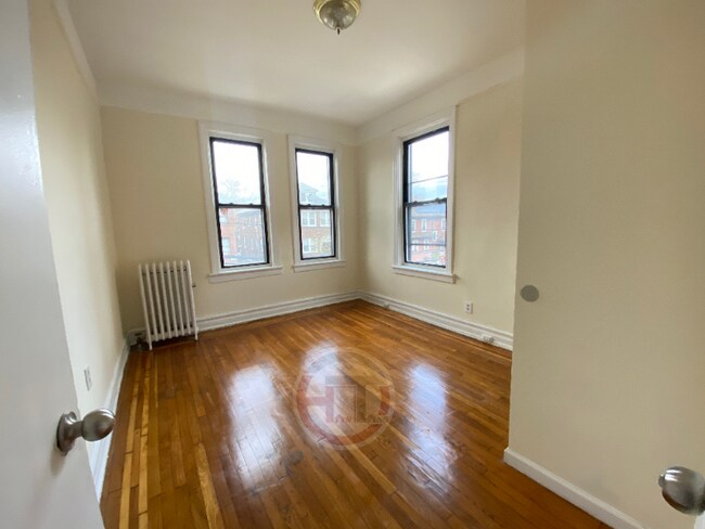 Building Photo - 3132 Buhre Ave