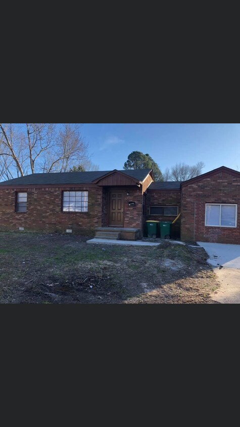 Primary Photo - 17 Spear Rd