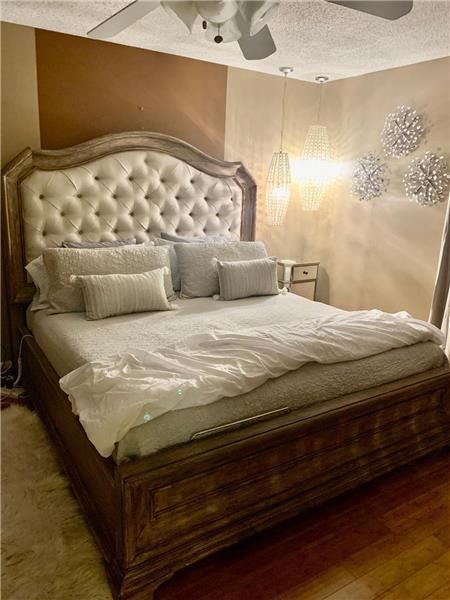 Building Photo - 1127 E Seminole Ave