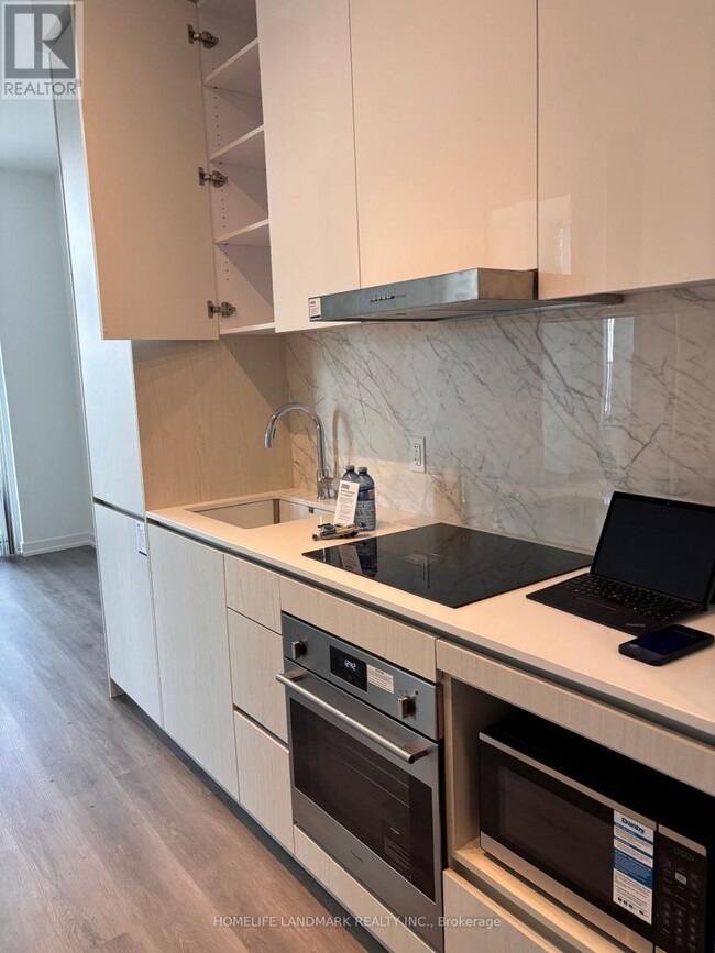 Building Photo - 28 Interchange Wy