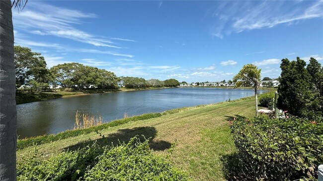 Foto del edificio - 950 Waterside Ln