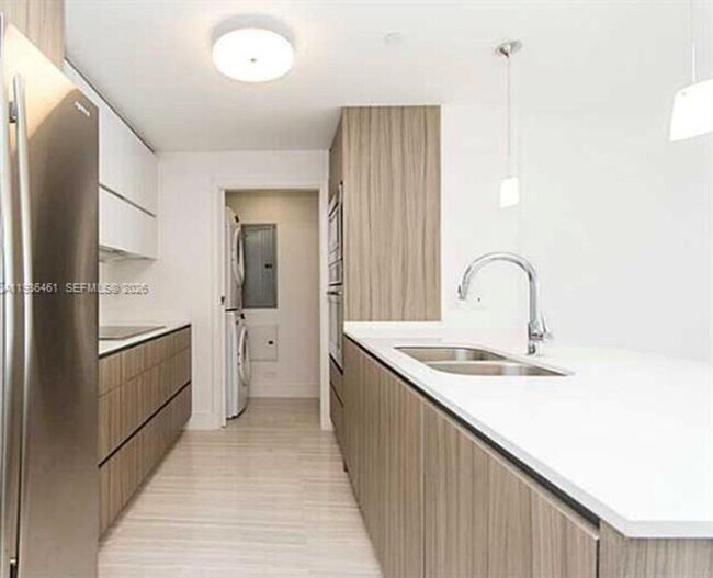 Foto del edificio - 600 NE 27th St