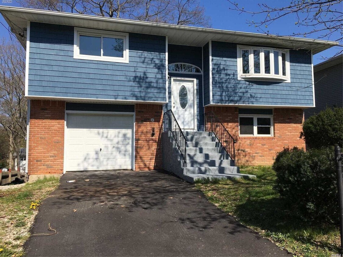 Primary Photo - 82 11th Ave