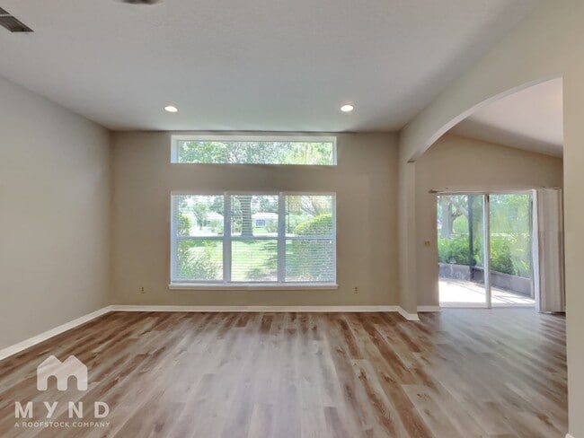 Foto del edificio - 6041 Spring Creek Ct