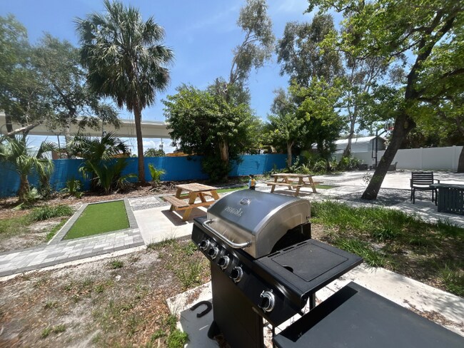 Foto del edificio - 4511 W McElroy Ave