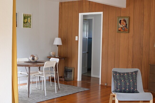 Foto del edificio - 2137 Avon St