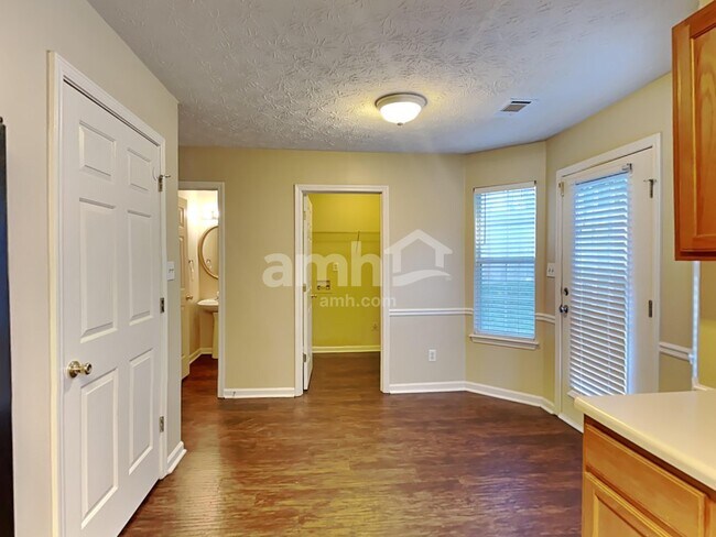 Foto del edificio - 1215 Wilkes Crest Dr