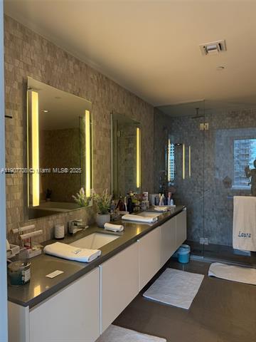 Foto del edificio - Rise Condo