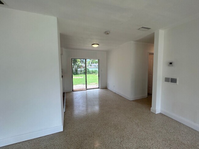 Building Photo - 1148 Clearwater Rd