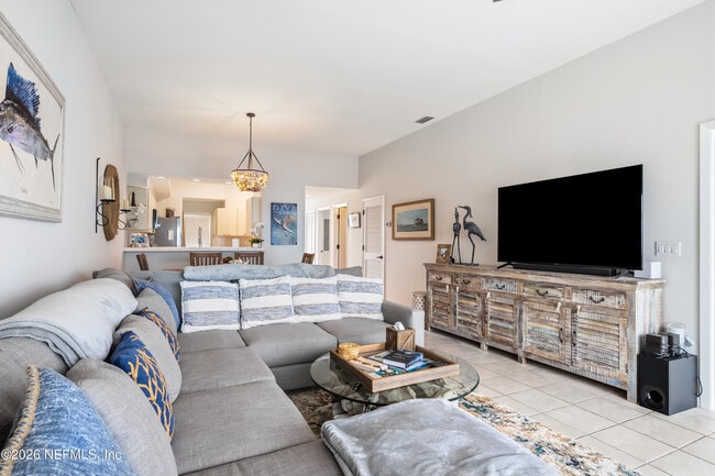 Building Photo - 75 Comares Ave