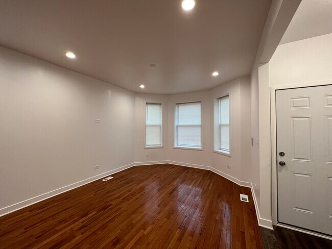 Foto del edificio - 6400 S Eberhart Ave