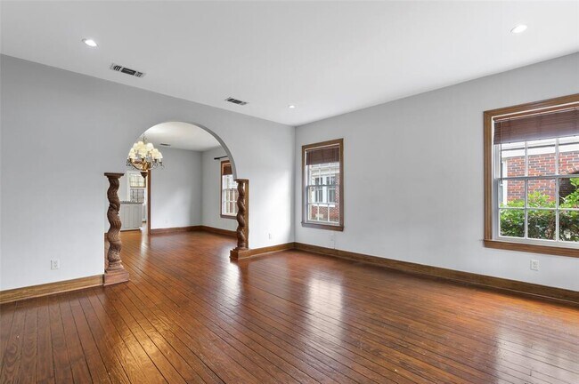Building Photo - 823 Monte Vista Dr
