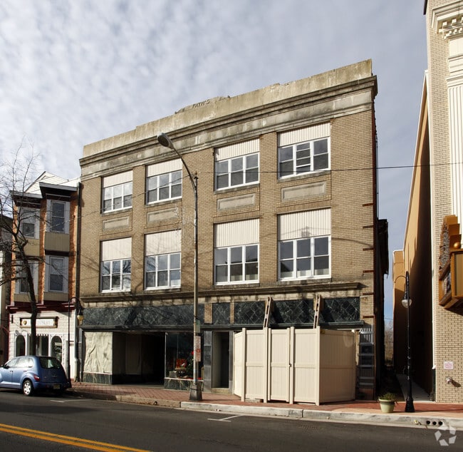 Primary Photo - 120-124 N High St