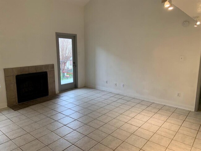 Building Photo - 2021 Spenwick Dr