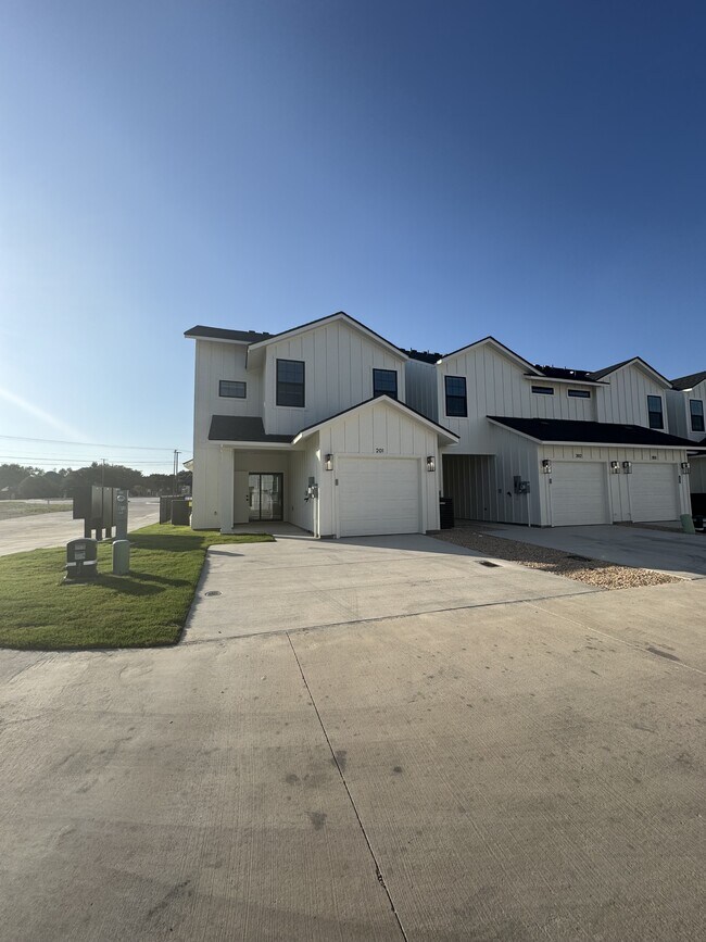 Building Photo - 5811 S 31st St