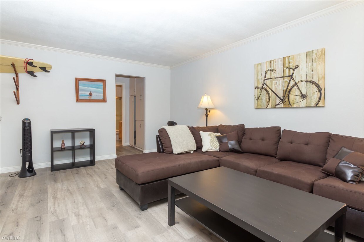Primary Photo - 4750 Noyes St