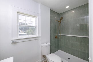 Building Photo - 618 7th Ave N