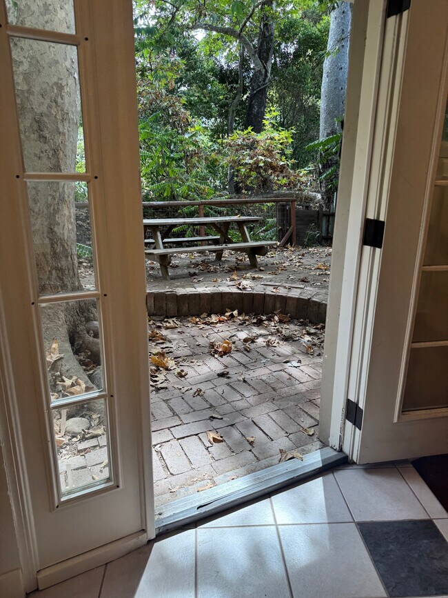 Foto del edificio - 1440 Old Topanga Canyon Rd