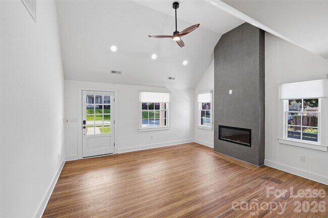 Foto del edificio - 1838 Merriman Ave