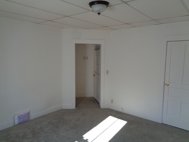 Foto del edificio - 424 E Prairie St