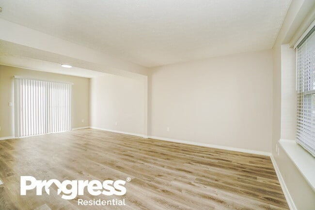 Building Photo - 5011 Hidden View Dr