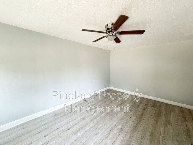 Foto del edificio - 2108 Rogers Dr