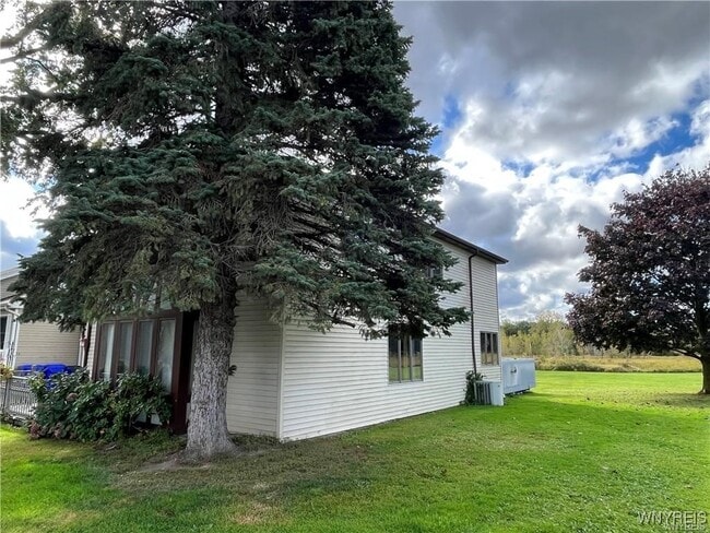 Building Photo - 3279 Clinton St