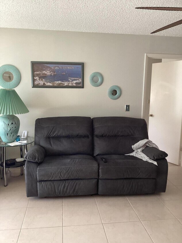 Primary Photo - 1225 S Lakes End Dr