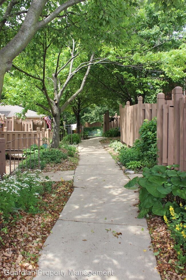 Foto del edificio - 3620 Independence Ave S