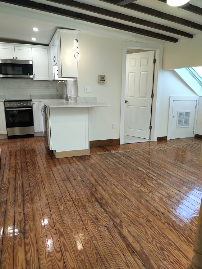 Building Photo - 50 Waltham St