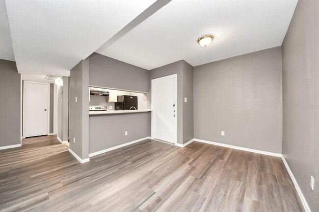Foto del edificio - 3015 Walnut Bend Ln