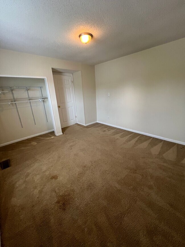 Foto del edificio - 326 Mayflower Ave