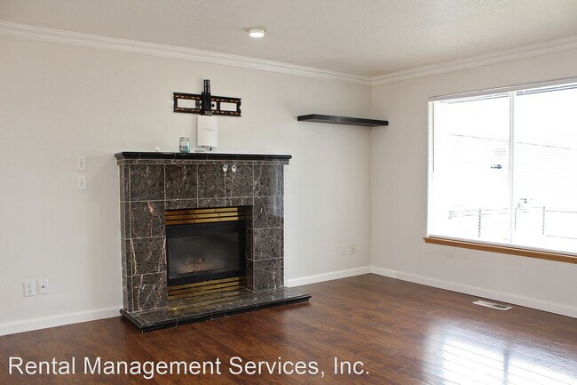 Building Photo - 3 br, 2 bath House - 9337 SE Harold St