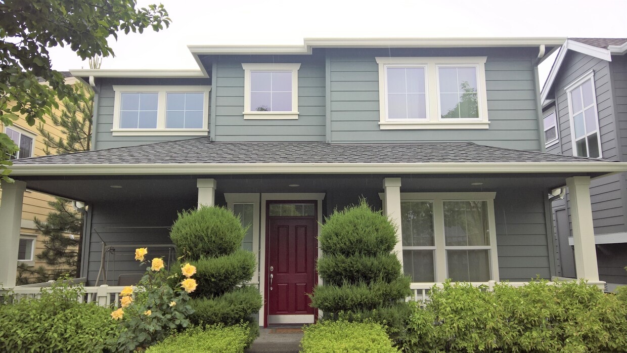 Foto principal - 3060 NE Magnolia St