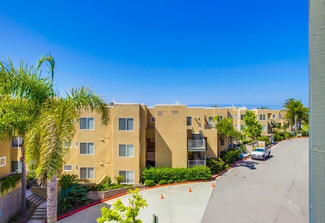 Foto del edificio - Prime Carlsbad Location - Available July 2025