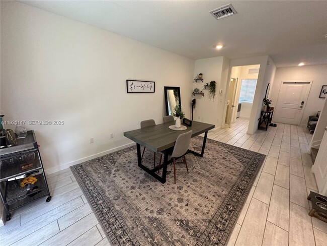 Building Photo - 1030 SE 23rd Terrace