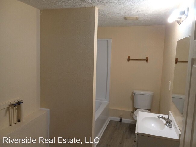 Building Photo - 2 br, 1 bath House - 312 Young Ave.