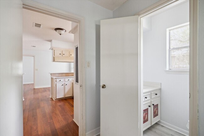 Building Photo - 23906 Northcrest Dr