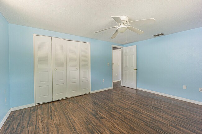 Building Photo - 7824 Foxwood Dr