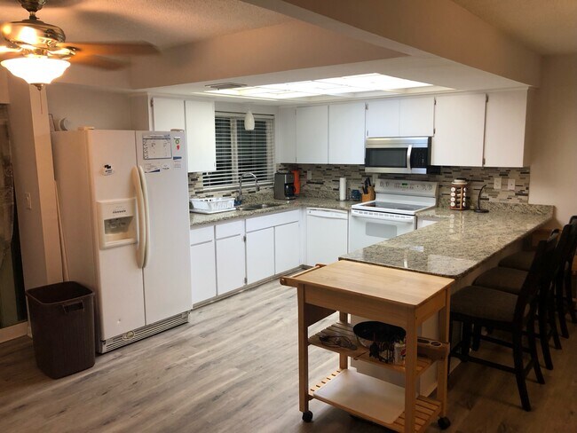 Building Photo - 2017 Sourwood Blvd