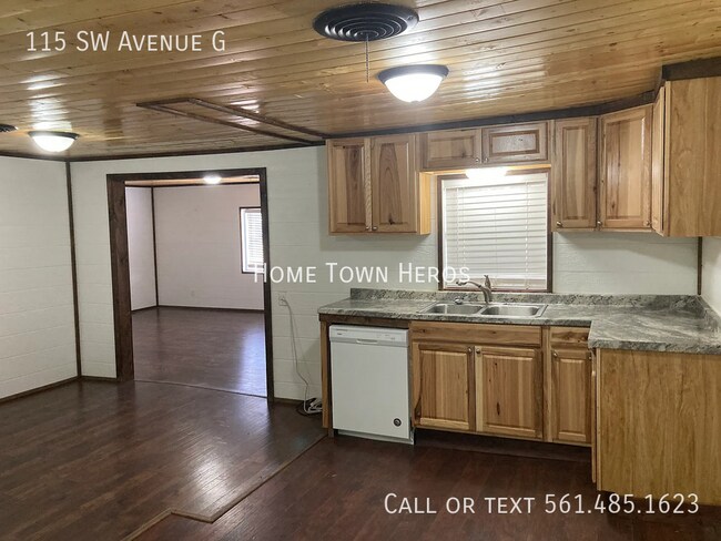 Foto del edificio - 115 SW Ave G